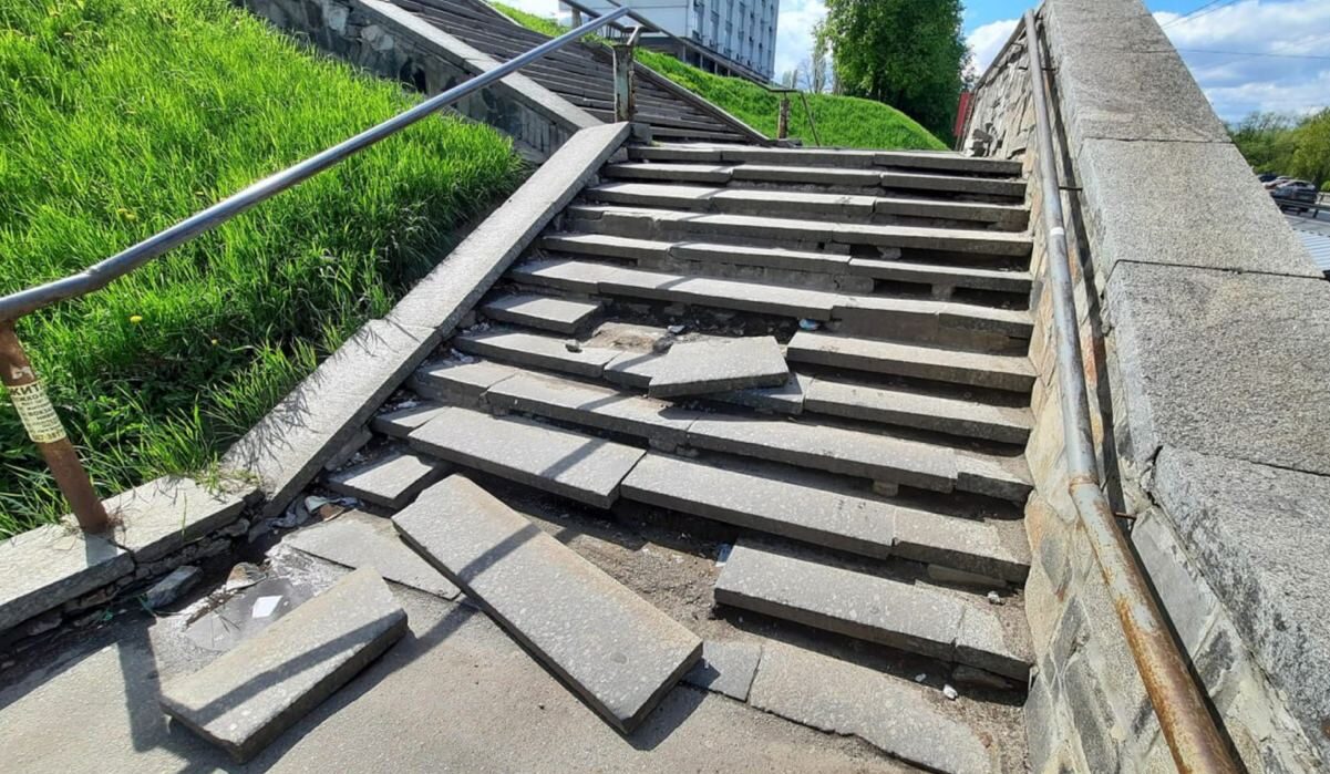Пішохідні сходи біля метро Берестейська. Фото: Пасажири Києва